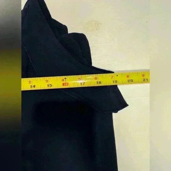 Banana Republic women’s ruffle sleeveless tank top navy blue size medium - Picture 8 of 9